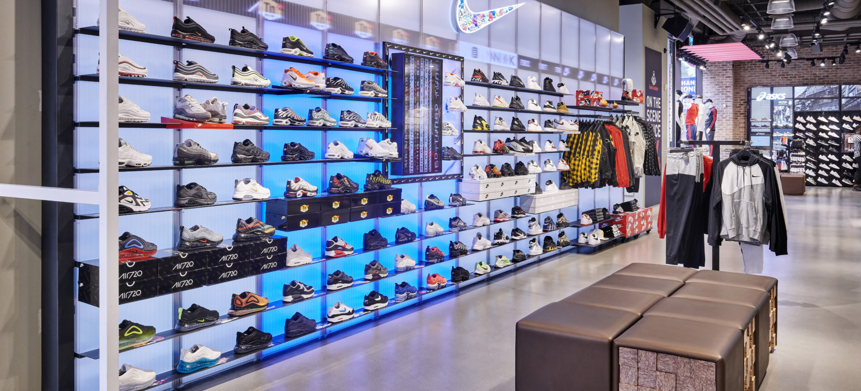 Footlocker Marble Arch Nikewalls 124 5 6